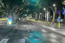 “夜光神器”上岗 西安公安交警全面启动“荧光•亮尾行动”图片