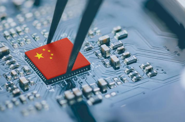 狠狠打脸！美国芯片卡脖子，反手逼出中国“芯”时代！