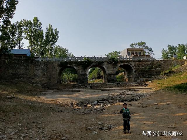 探访南阳丝绸之路上的汉代石拱桥,青石板古道见证博望的兴衰变迁
