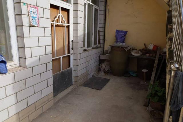 山西“狗咬人被摔死”命案调查：纠纷如何升级	，“反杀”是否防卫过度？