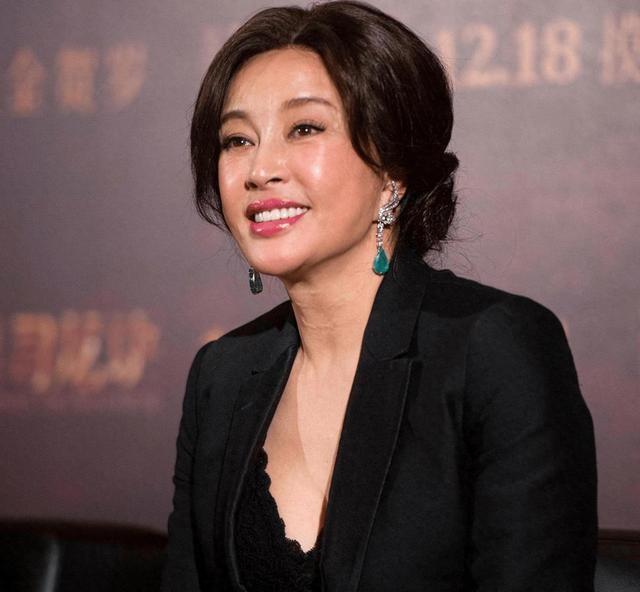 钱再多有什么用？75岁的“风流妖精”刘晓庆，已经走上另一条道路