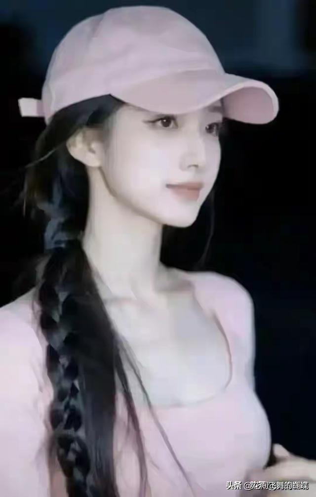 江苏盐城一国际学校女神，身材拥有黄金比例，散发迷人身材魅力