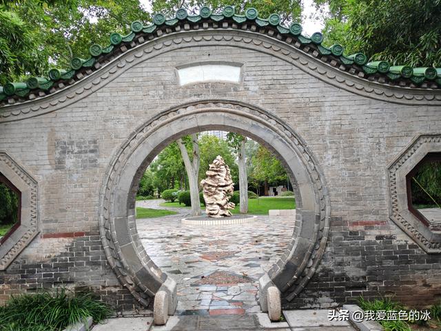 邯郸丛台公园最大的亮点就是里面的一座造型奇特的城堡