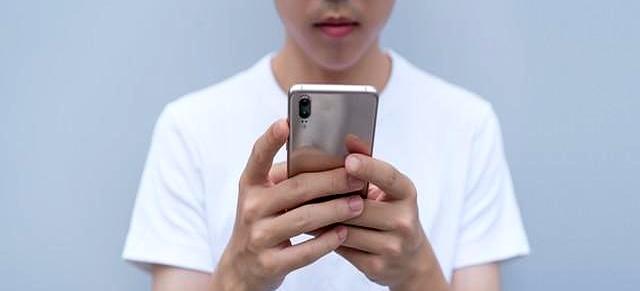 从小被允许玩手机，和被禁止玩的孩子，长大后的差距有多大？