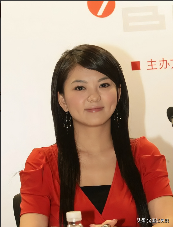 李湘风波再发酵！家境被扒底朝天，父母身份曝光	，原来何炅没说错