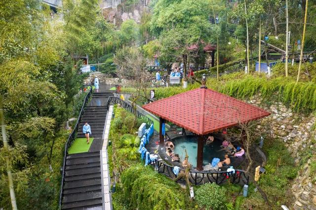 “三八”妇女节人气火爆！明月山迎来春日登山热潮！
