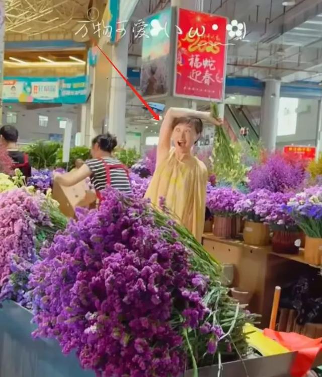吴越的做法实在是太过浮夸，连表情管理都不要了，这是干嘛？