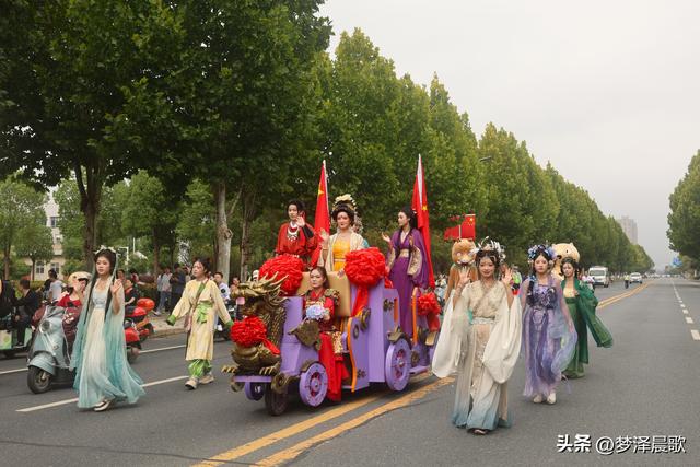 湖北：云梦国庆大巡游 楚韵风华映盛世 祥云欢歌庆华诞