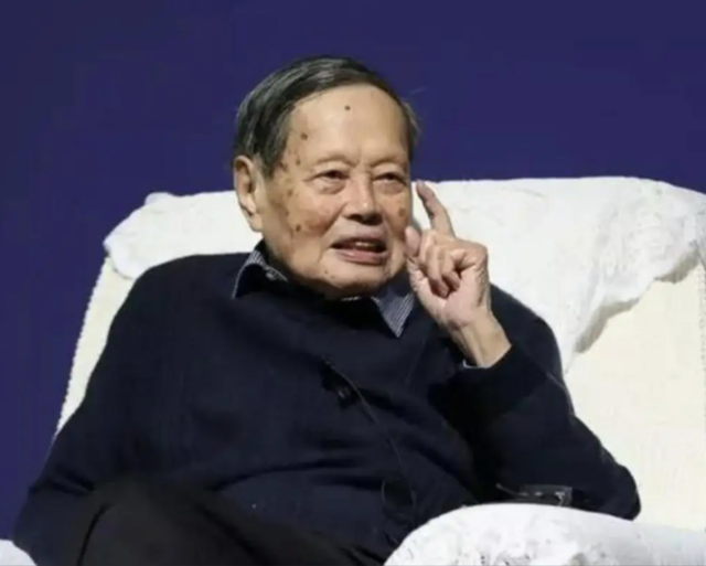 杨振宁妻子翁帆自白：为了丈夫的身体，我16年来都是早睡早起