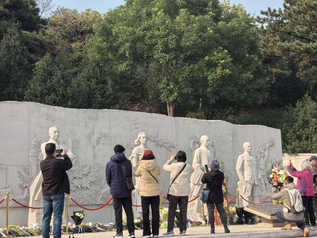 沉默的荣耀:我选择消失在黑暗里，是为了让更多的人站在光里
