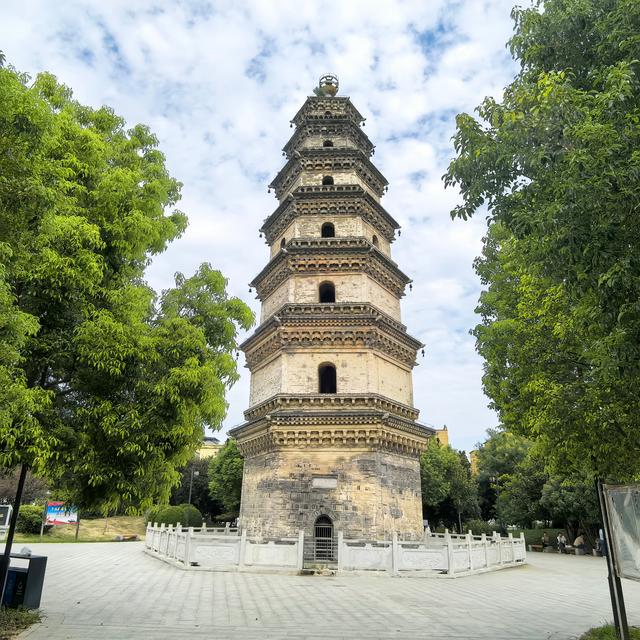 西平宝严寺塔 宋塔 遭侵华日军炮击损毁严重 解放后修复 游河南古塔24