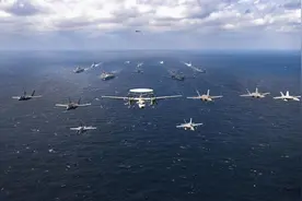 来一次打一次！美军航母在红海再次遇袭，随后一路狂奔逃回国？图片