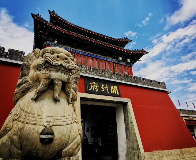 在开封玩，基础款就不要再搭基础款