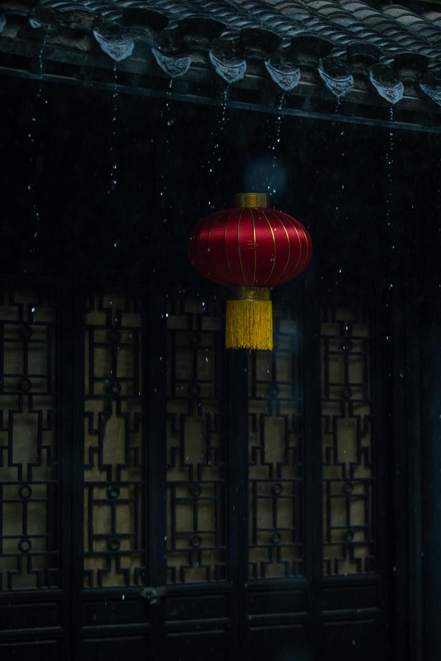 雨中古城的诗意浪漫