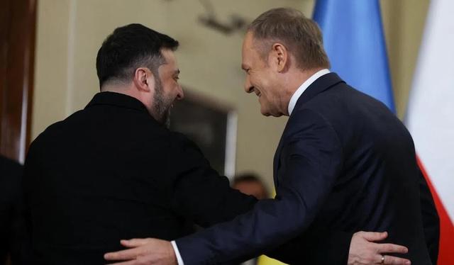 乌克兰讨援被波兰翻旧账，民族认同遭质疑，泽连斯基现场尴尬收书