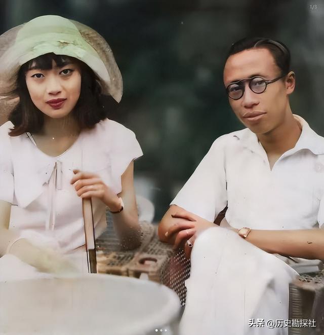 1924年溥仪被赶出紫禁城，在翊坤宫留影，寸头高筒皮靴，气质不凡