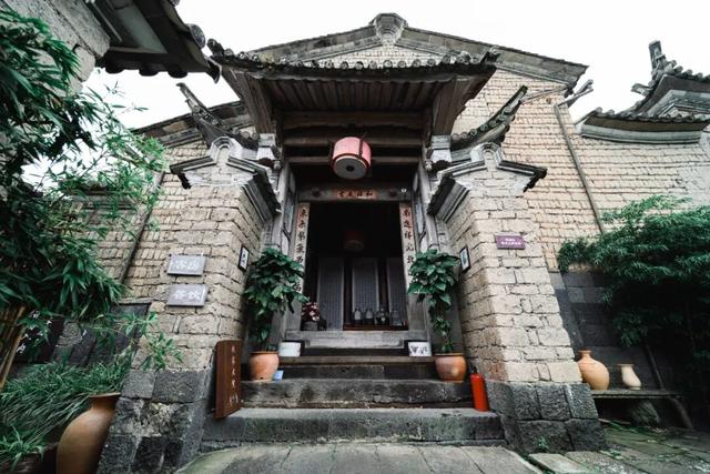 腾冲银杏季｜4天5夜黄金攻略，把金黄、温泉、烟火全打包～