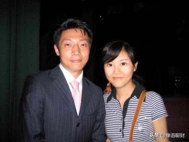 和撒贝宁同居四年，转身和富豪在一起，没想到如今却沦落至此