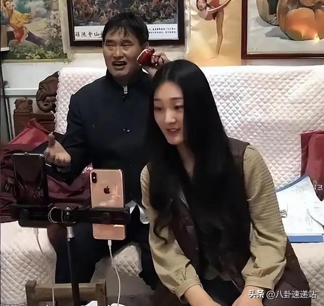 大衣哥女儿订婚，对女婿评价只有三个字 太老谋深算 陈亚男肠子悔青