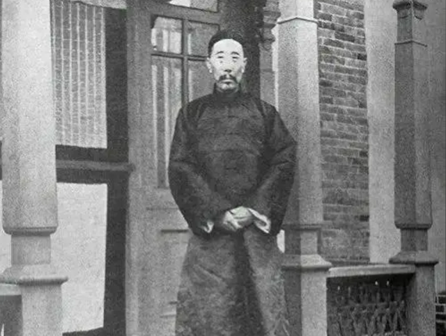 49年李克农向伟人汇报：盛世才已前往台湾，主席听完无奈长叹一声