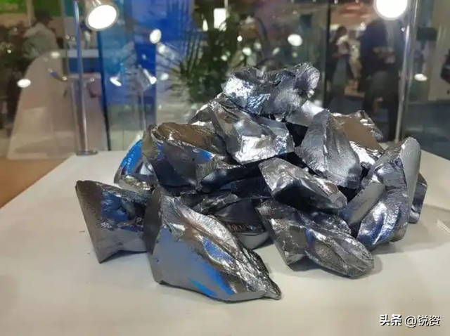多硅晶产业大洗牌！产品价格腰斩，头部企业营收暴跌超90%