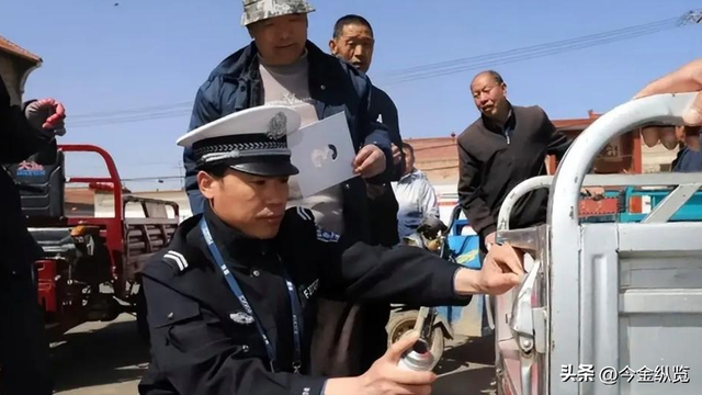 别再一禁了之！"老头乐"乱象背后，如何兼顾百姓需求与交通安全？