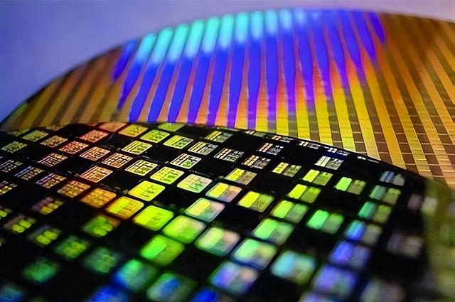 不用光刻机也能生产芯片？纳米压印技术的出现，到底靠不靠谱？