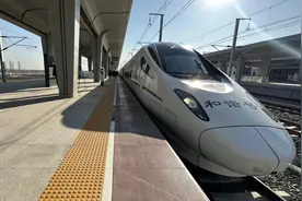 国庆黄金周火车票开售，中转智能选票无需出站图片