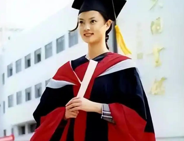 央视最惨女主持：男友被判死缓，丈夫惨死狱中，如今48岁依旧单身