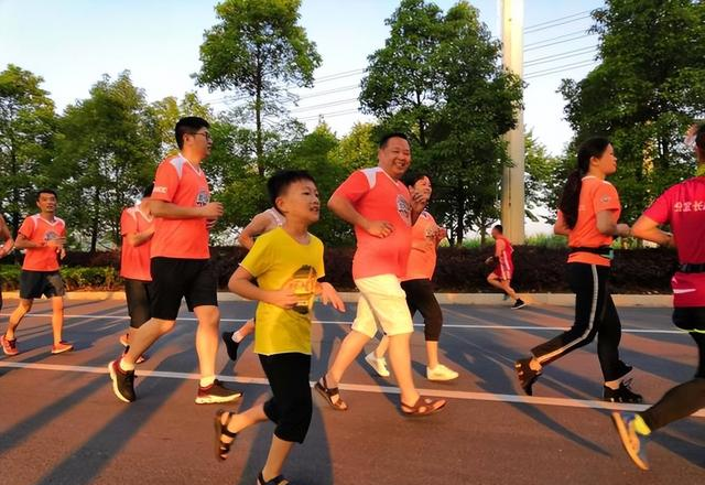 每天跑多少公里最合适？一张“懒人速查表”，让你不再纠结！