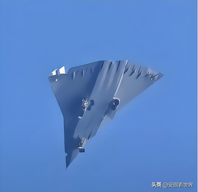歼-36新版本来袭！二号验证机细节首度解析，战力飙升背后有玄机