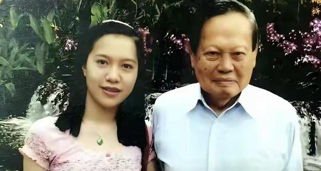 杨振宁妻子翁帆曾自白：为了丈夫的身体，我16年来都是早睡早起