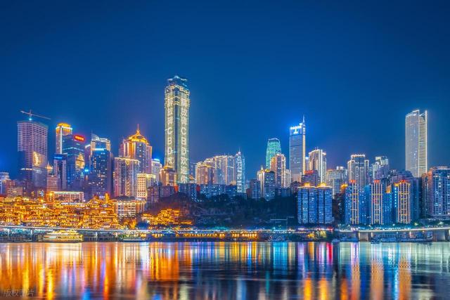 我国“最神奇”的城市，楼顶是马路，车在空中跑，常被误认为是省