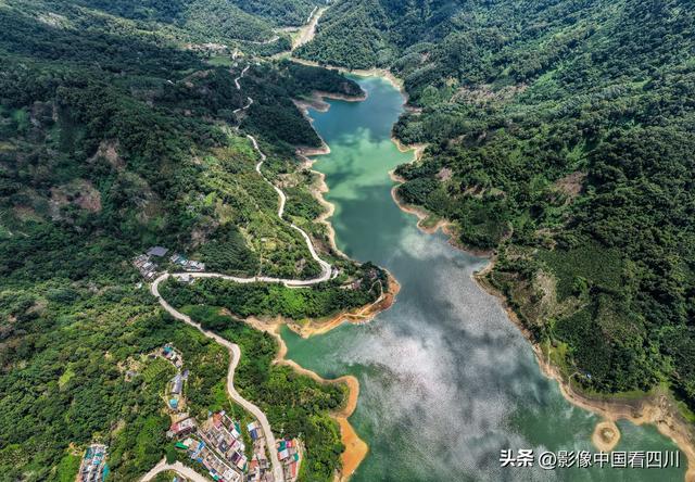 海南五指山：夏日五指山水库