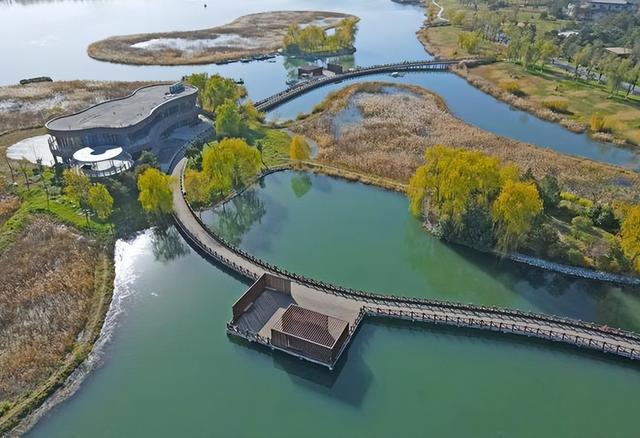 西安七夕公园:水韵织就初冬美景
