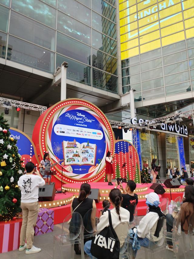 曼谷的圣诞，是热带季风裹着童话