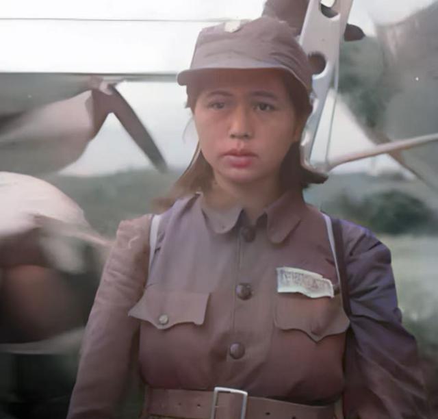 国民党女兵罕见老照片，一点不像电视中的女特务，图4挺漂亮