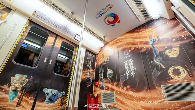 2号线上新“四川文旅品牌标识”主题列车