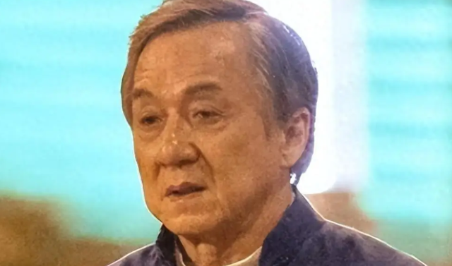 官媒对成龙的称呼变了，三字之差释放强烈信号，王晶的话有人信了