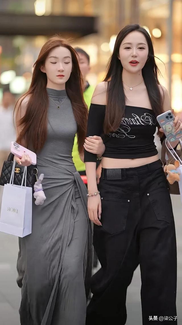 重庆街头美女，路边大爷看的都挪不开脚了