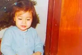 52岁李嘉欣近照曝出：手指干枯像鸡爪，脸凹陷变形脱相图片