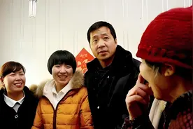 河南警察女儿3岁被拐，苦寻23年无果，结果却发现女儿在邻居家图片
