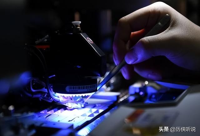 中国芯迎来革命性突破！1纳米刻蚀机问世，全球半导体格局被打破