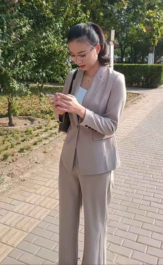 太牛了！女民兵李思颖阅兵回家仅半天,母亲就宣布其新身份，恭喜