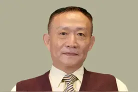 卢麒元先生微博“停更”：让子弹飞一会儿图片