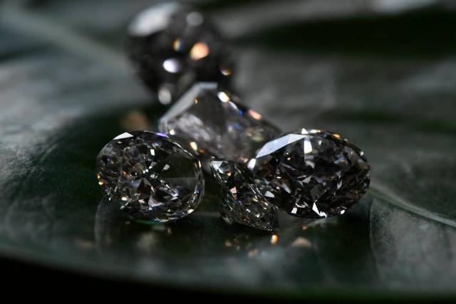 中国还有底牌？比稀土更狠的中国底牌，卡住美科技命门！