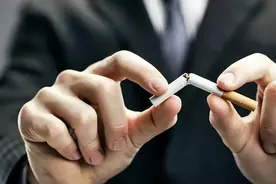 47岁大哥体检发现高血压，开始远离烟酒，1年后，血压怎么样了？图片