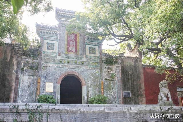 旅途中遇到惊喜，奖励自己一顿丰盛的晚餐，放松的状态真好