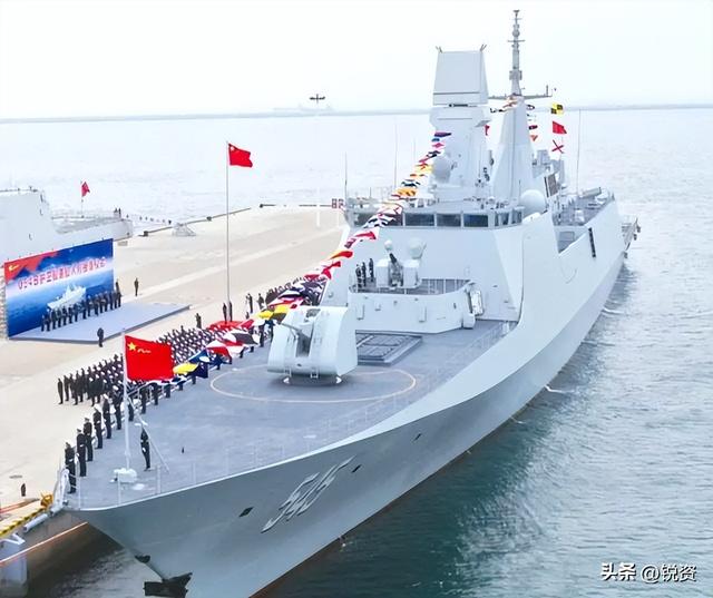 中国精锐编队逼近澳大利亚？万吨战舰护航！实力展现中方底气