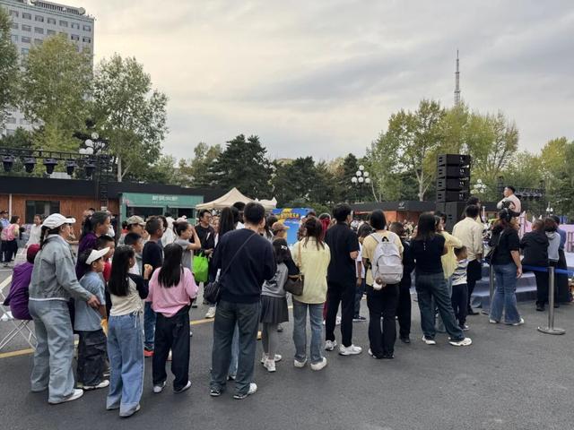 早知道在长春啃玉米会火，说啥也注意下表情管理！
